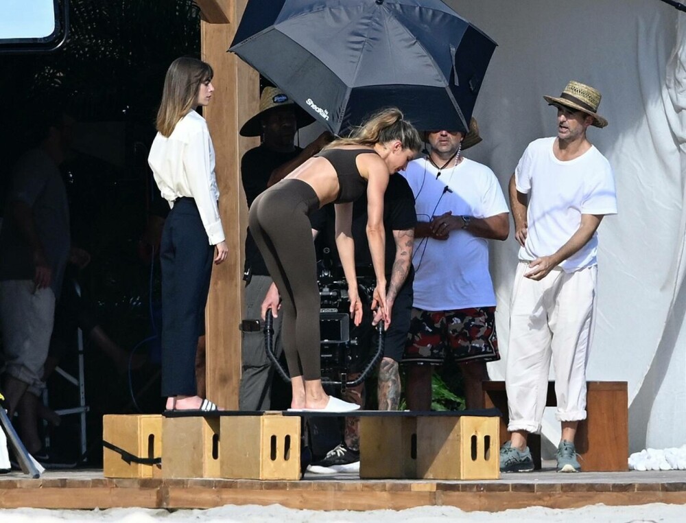 Gisele Bündchen, în formă excepțională la câteva luni după naștere. Cum a fost fotografiată în timpul unor filmări. FOTO - Imaginea 4