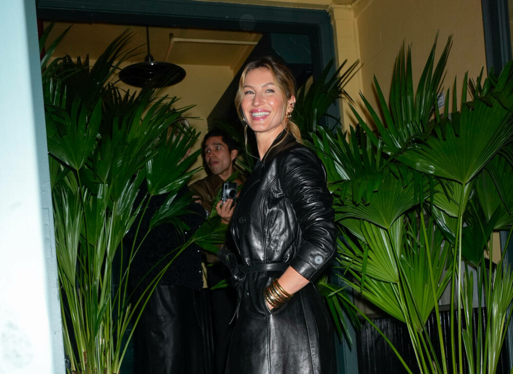 Gisele Bündchen, în formă excepțională la câteva luni după naștere. Cum a fost fotografiată în timpul unor filmări. FOTO - Imaginea 16