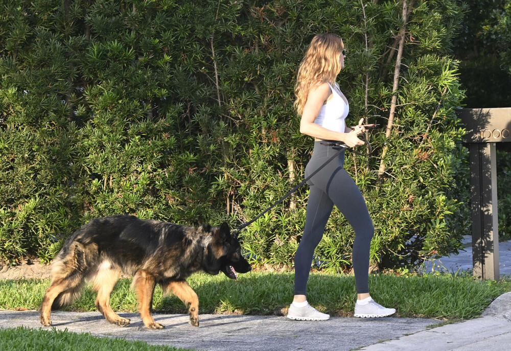 Gisele Bündchen, în formă excepțională la câteva luni după naștere. Cum a fost fotografiată în timpul unor filmări. FOTO - Imaginea 18