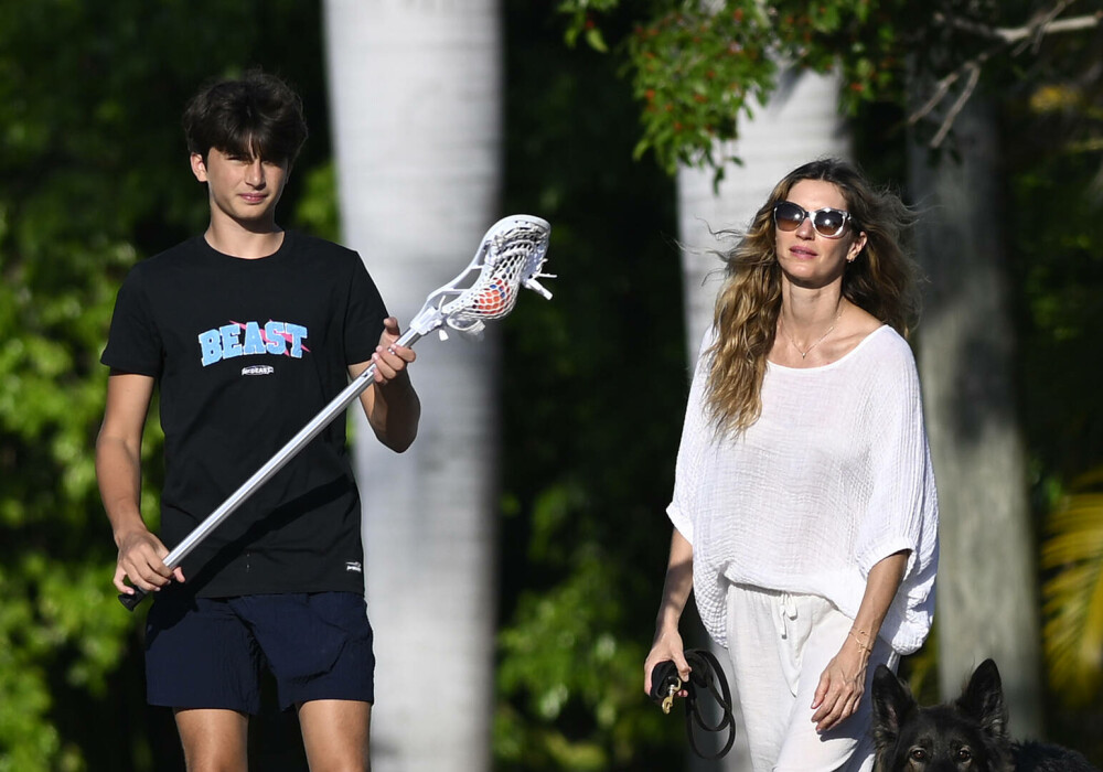 Gisele Bündchen, în formă excepțională la câteva luni după naștere. Cum a fost fotografiată în timpul unor filmări. FOTO - Imaginea 20