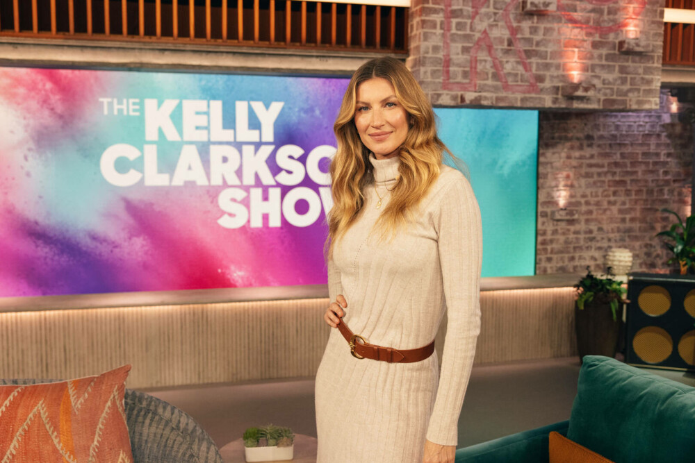 Gisele Bündchen, în formă excepțională la câteva luni după naștere. Cum a fost fotografiată în timpul unor filmări. FOTO - Imaginea 24