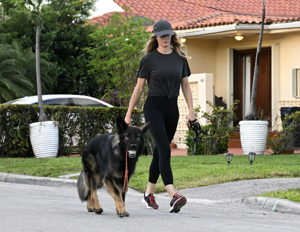 Gisele Bündchen, în formă excepțională la câteva luni după naștere. Cum a fost fotografiată în timpul unor filmări. FOTO - Imaginea 31