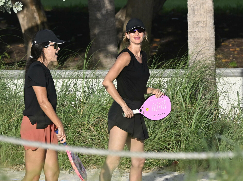 Gisele Bündchen, în formă excepțională la câteva luni după naștere. Cum a fost fotografiată în timpul unor filmări. FOTO - Imaginea 35