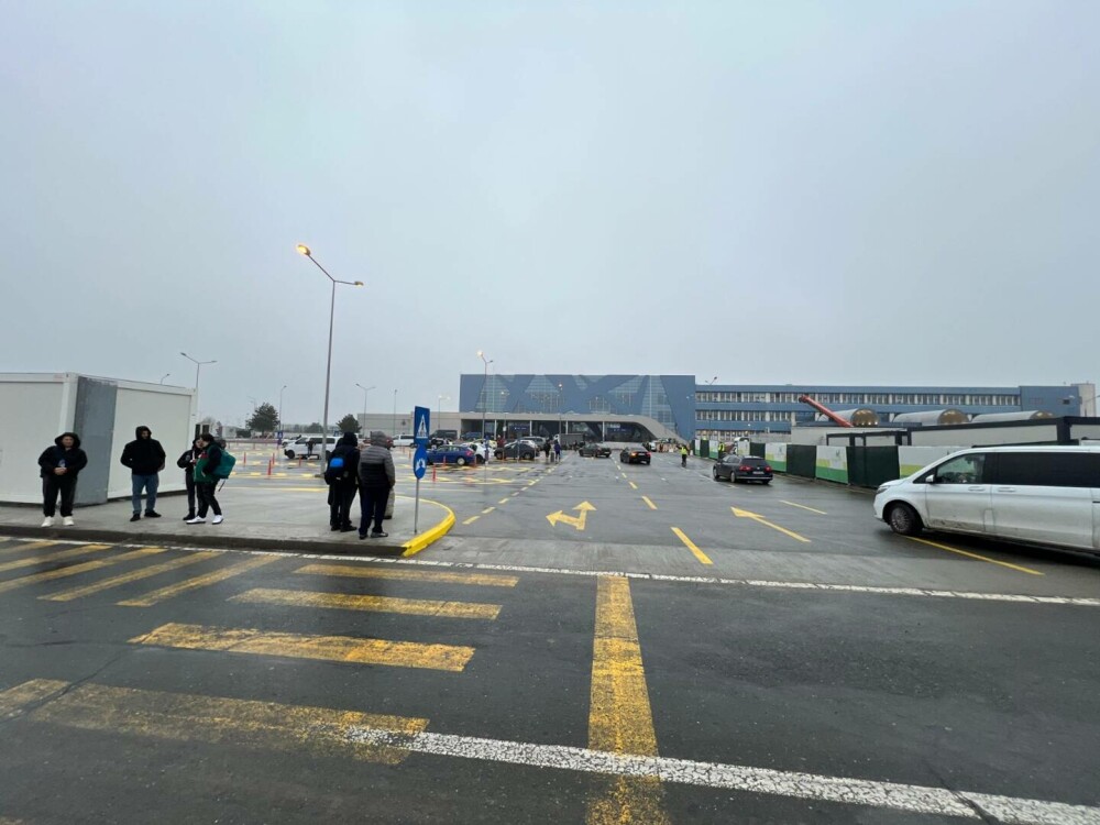 CNAB: Fluxurile auto din fața Aeroportului Otopeni, reconfigurate temporar din cauza lucrărilor la viitoarea stație de metrou - Imaginea 12