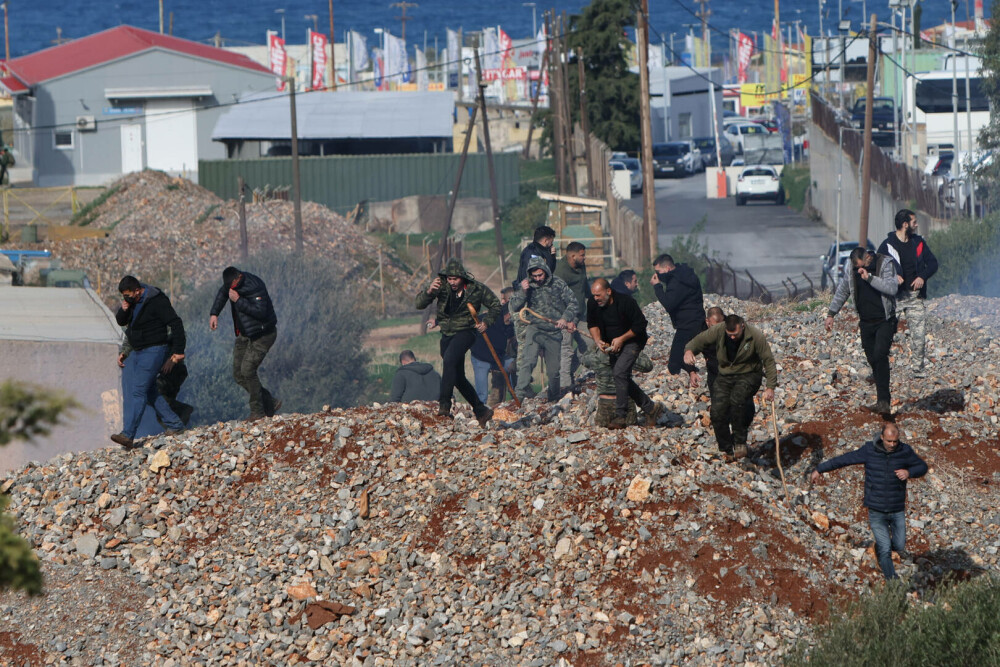 Fermierii au închis Creta. Mii de camioane au blocat insula. Protestatarii au atacat polițiștii cu pietre | FOTO - Imaginea 10