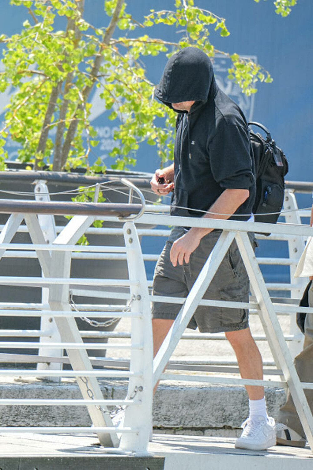 Leonardo DiCaprio a dezvăluit motivul pentru care își acoperă fața atunci când este în public - Imaginea 13