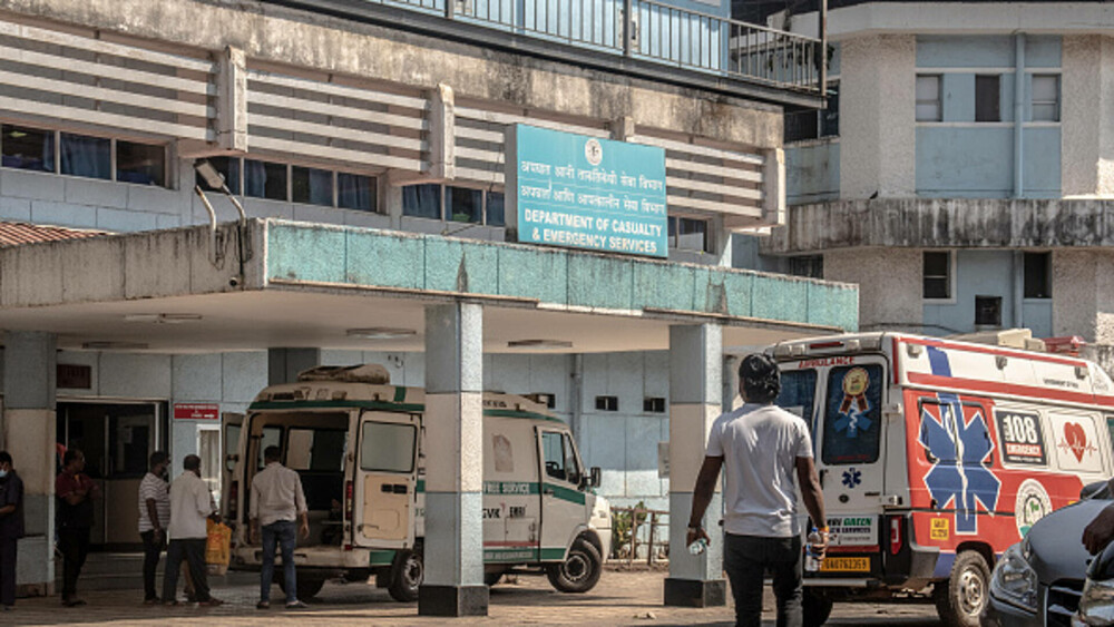 Proprietarii clubului din India unde 25 de persoane au murit într-un incendiu au fugit din țară la câteva ore după tragedie - Imaginea 1