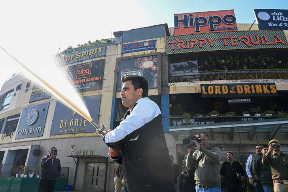 Proprietarii clubului din India unde 25 de persoane au murit într-un incendiu au fugit din țară la câteva ore după tragedie - Imaginea 3