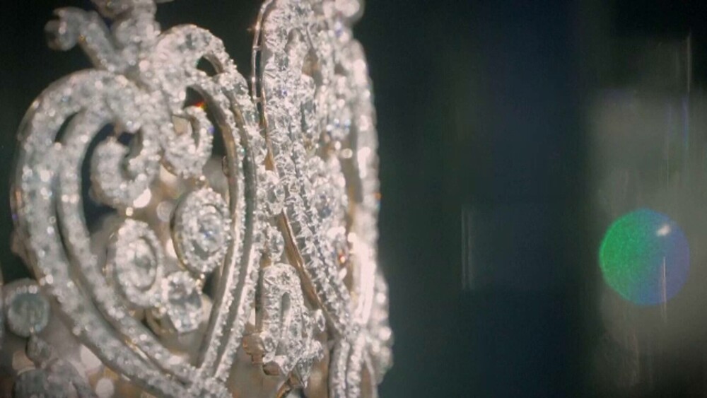 Comoară regală la Luvru. Peste o sută de coroane și tiare, expuse în condiții de securitate excepțională. FOTO - Imaginea 6