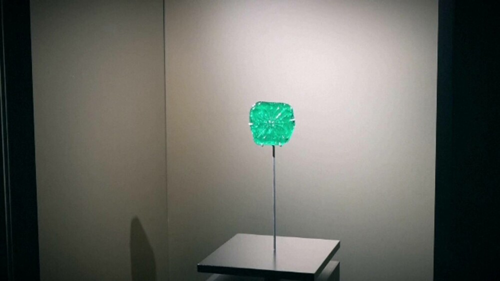 Comoară regală la Luvru. Peste o sută de coroane și tiare, expuse în condiții de securitate excepțională. FOTO - Imaginea 7