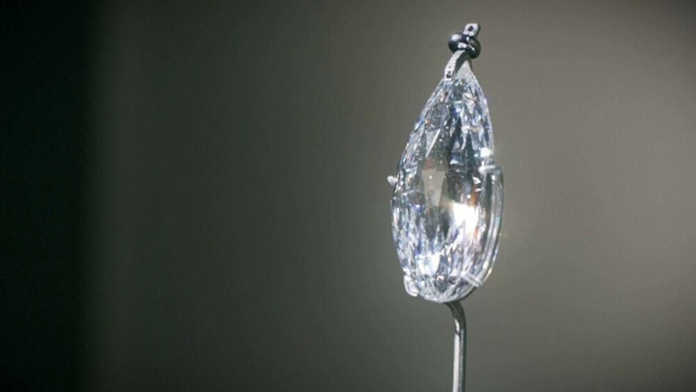 Comoară regală la Luvru. Peste o sută de coroane și tiare, expuse în condiții de securitate excepțională. FOTO - Imaginea 8