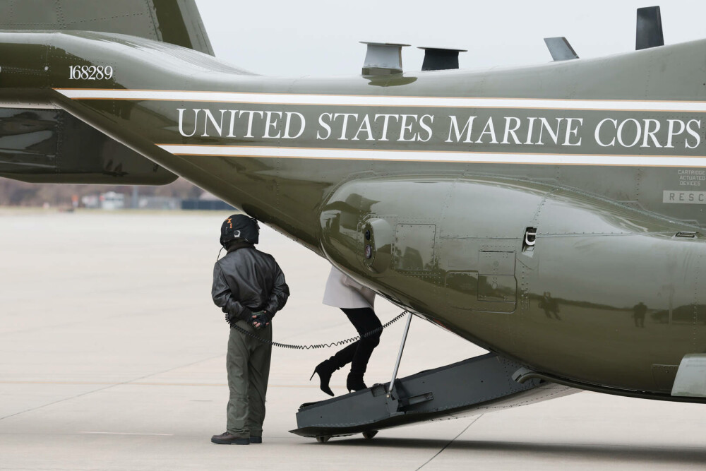 Melania Trump, apariție festivă alături de Moș Crăciun, la un eveniment caritabil. GALERIE FOTO - Imaginea 4