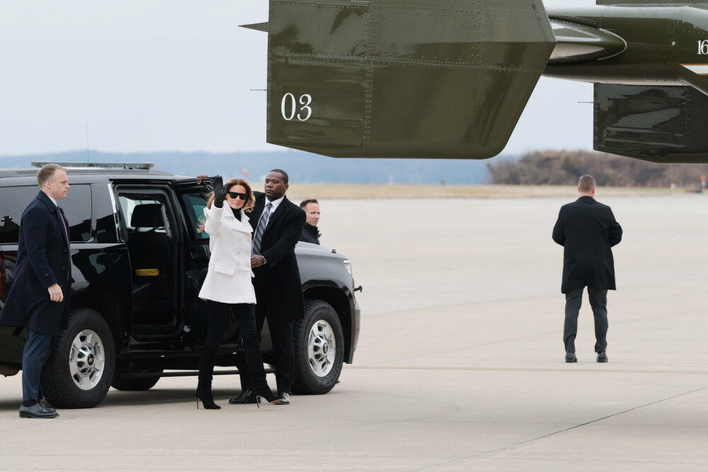 Melania Trump, apariție festivă alături de Moș Crăciun, la un eveniment caritabil. GALERIE FOTO - Imaginea 23