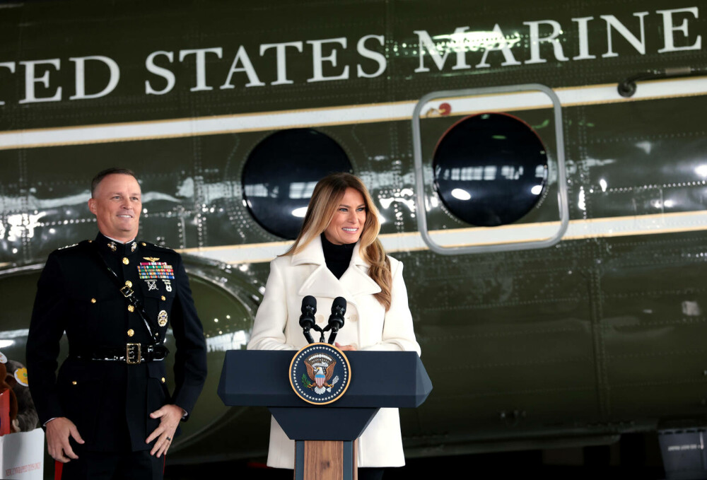 Melania Trump, apariție festivă alături de Moș Crăciun, la un eveniment caritabil. GALERIE FOTO - Imaginea 28