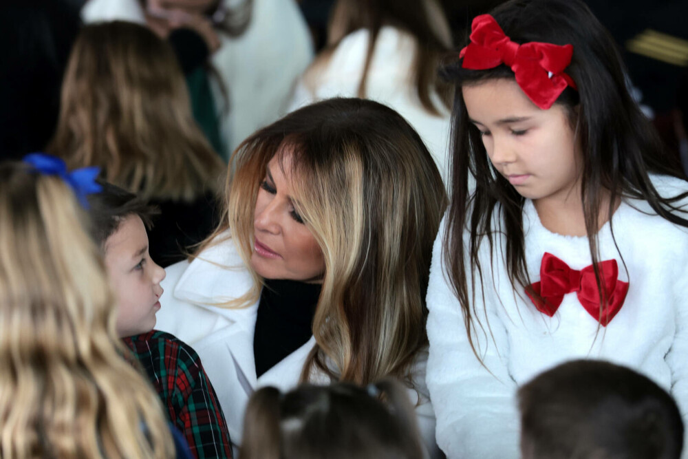 Melania Trump, apariție festivă alături de Moș Crăciun, la un eveniment caritabil. GALERIE FOTO - Imaginea 33