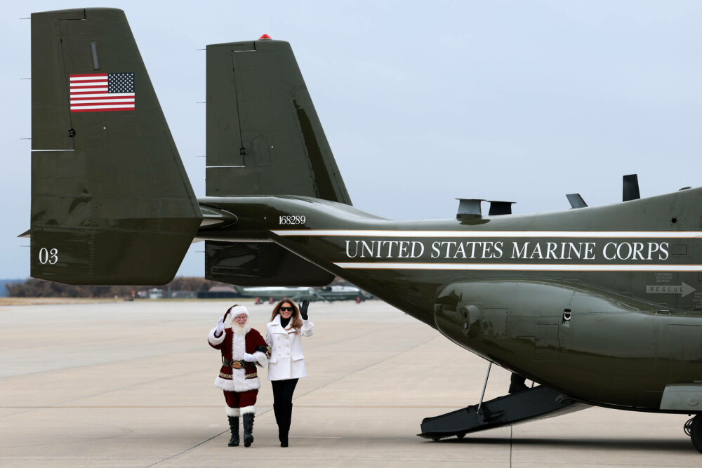 Melania Trump, apariție festivă alături de Moș Crăciun, la un eveniment caritabil. GALERIE FOTO - Imaginea 34