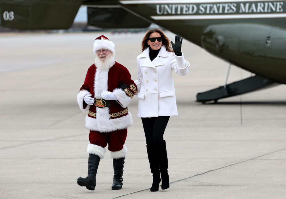 Melania Trump, apariție festivă alături de Moș Crăciun, la un eveniment caritabil. GALERIE FOTO - Imaginea 35