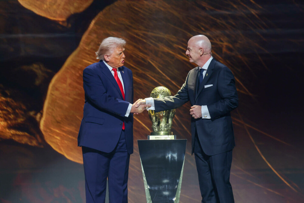 Gianni Infantino este acuzat că ar fi încălcat regulile FIFA după ce i-a acordat premiul pentru pace lui Donald Trump - Imaginea 5