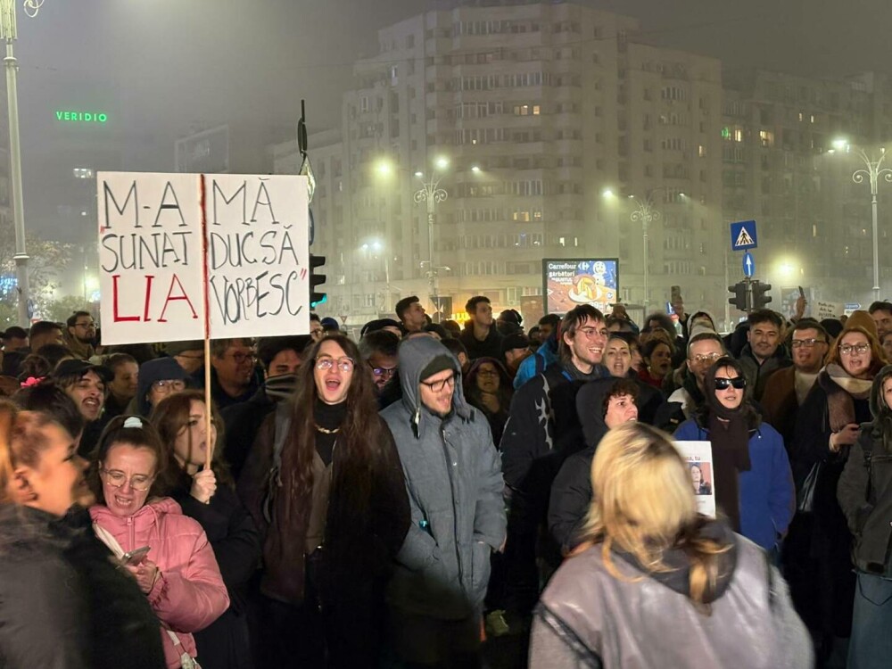 Protest în Piața Victoriei. Sute de oameni au ieșit în stradă să ceară demiteri la vârful Justiției. VIDEO - Imaginea 1