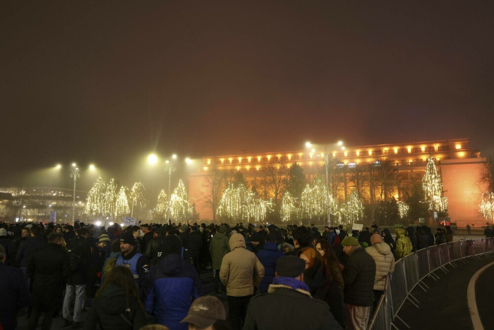 Protest în Piața Victoriei. Sute de oameni au ieșit în stradă să ceară demiteri la vârful Justiției. VIDEO - Imaginea 4