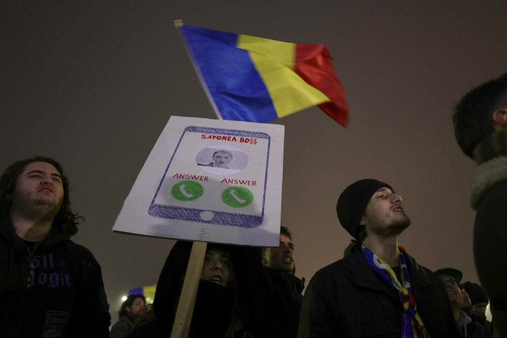 Protest în Piața Victoriei. Sute de oameni au ieșit în stradă să ceară demiteri la vârful Justiției. VIDEO - Imaginea 7