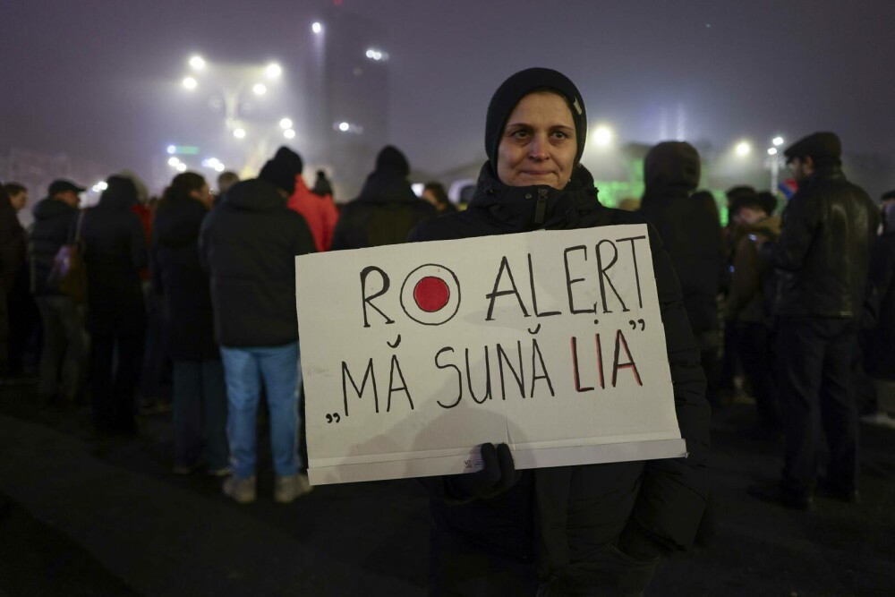 Protest în Piața Victoriei. Sute de oameni au ieșit în stradă să ceară demiteri la vârful Justiției. VIDEO - Imaginea 9