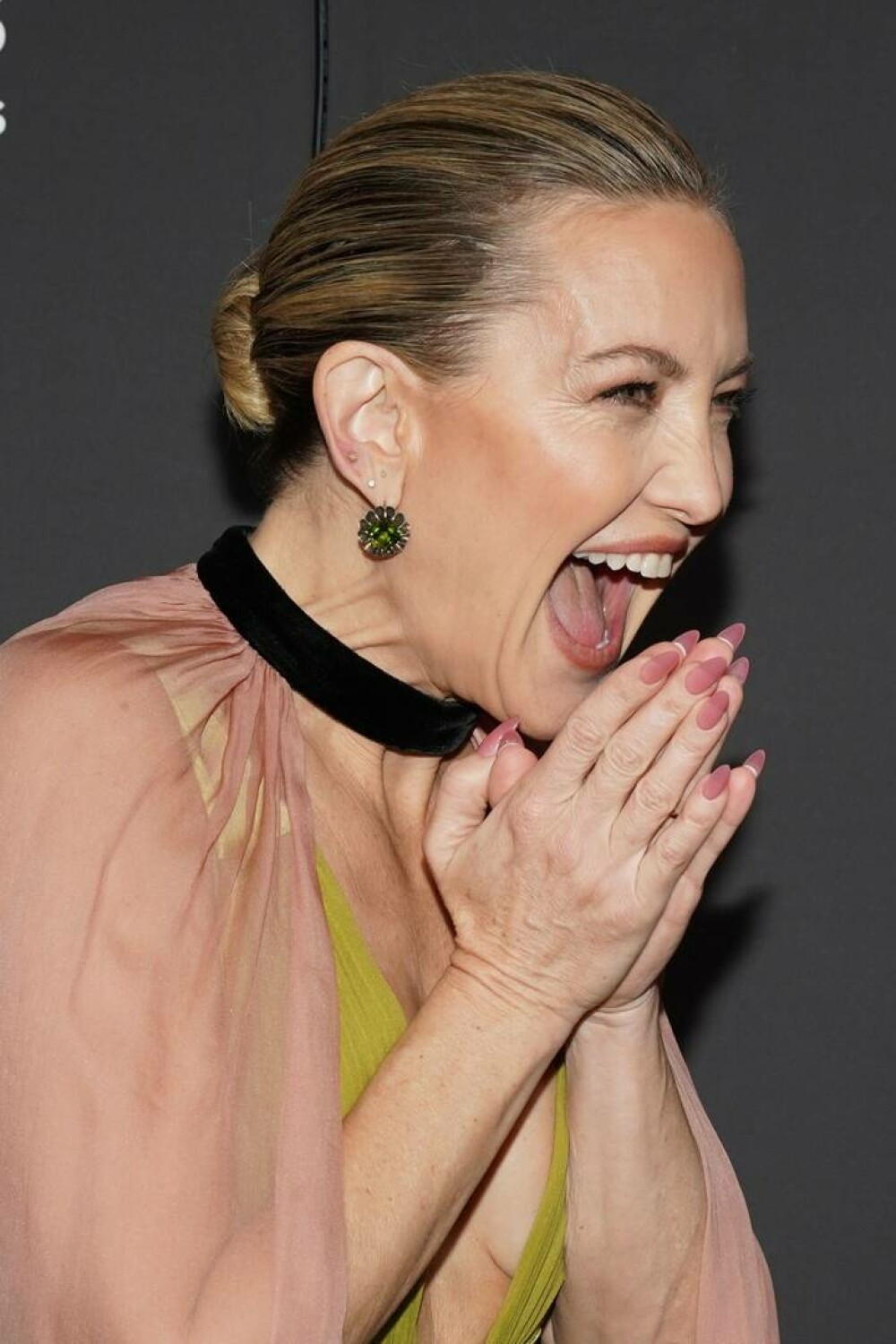 Kate Hudson și familia sa, apariție elegantă la premiera „Song Sung Blue” din New York. FOTO - Imaginea 35