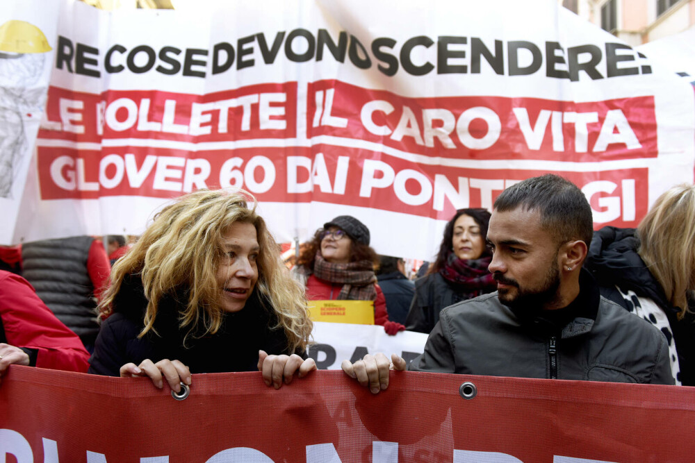 Zeci de mii de persoane protestează în Italia împotriva planurilor bugetare ale guvernului Meloni. GALERIE FOTO - Imaginea 4