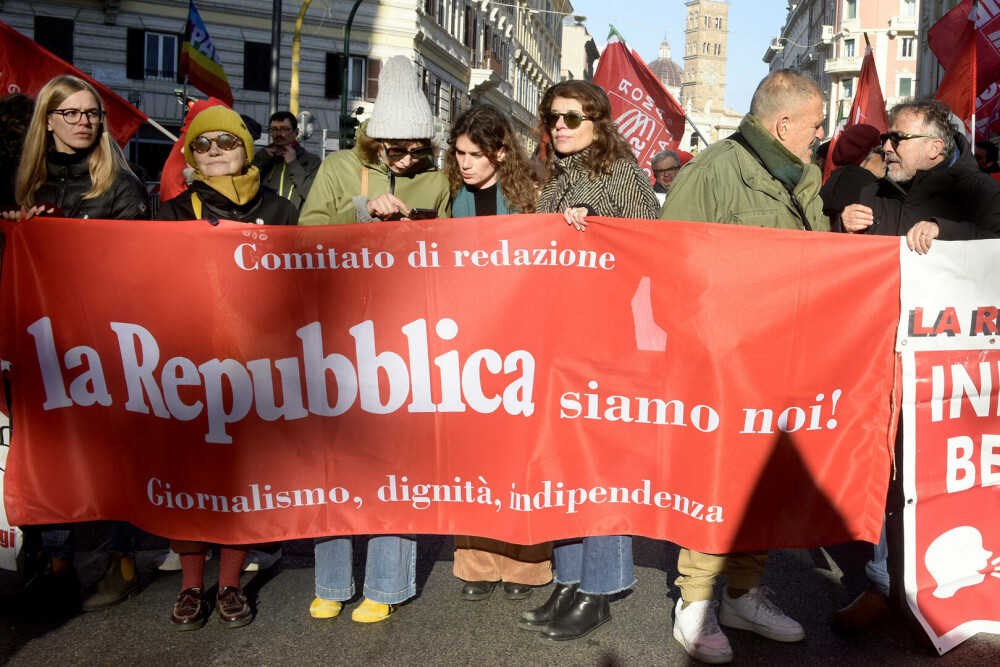 Zeci de mii de persoane protestează în Italia împotriva planurilor bugetare ale guvernului Meloni. GALERIE FOTO - Imaginea 6