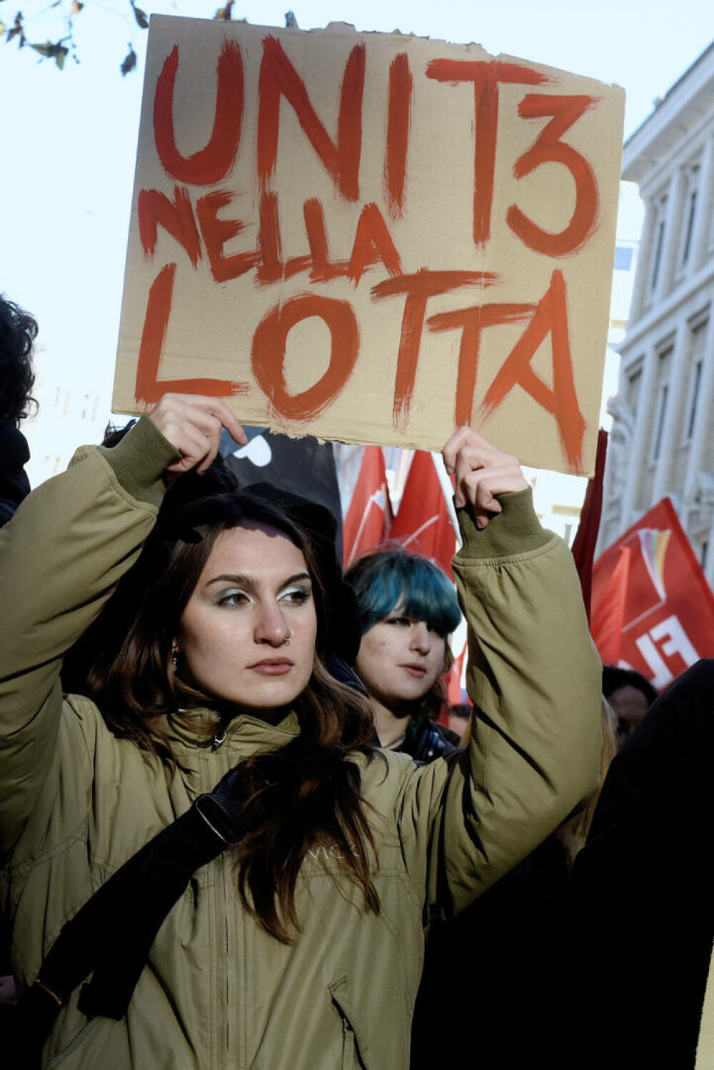 Zeci de mii de persoane protestează în Italia împotriva planurilor bugetare ale guvernului Meloni. GALERIE FOTO - Imaginea 7