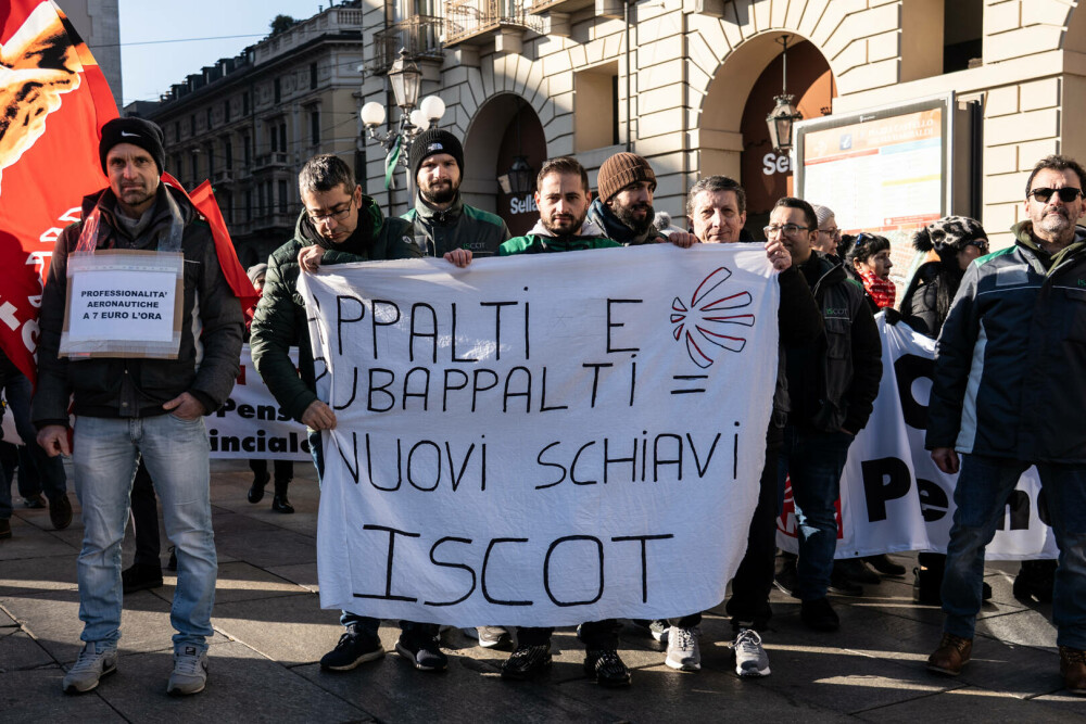 Zeci de mii de persoane protestează în Italia împotriva planurilor bugetare ale guvernului Meloni. GALERIE FOTO - Imaginea 23