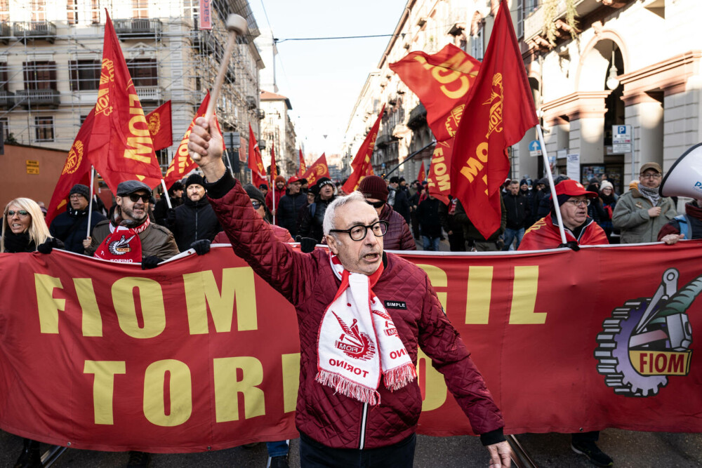 Zeci de mii de persoane protestează în Italia împotriva planurilor bugetare ale guvernului Meloni. GALERIE FOTO - Imaginea 27