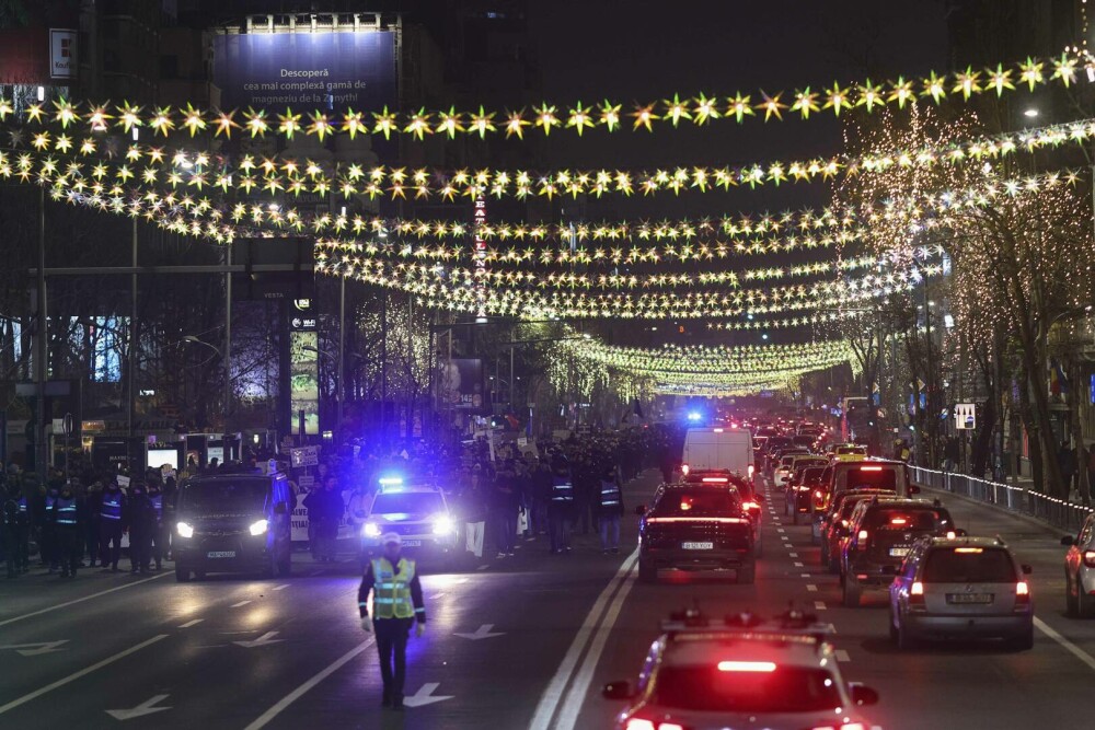 A cincea seară de proteste în Capitală și marile orașe. Românii cer demisia Liei Savonea și schimbări în sistemul de justiție - Imaginea 4