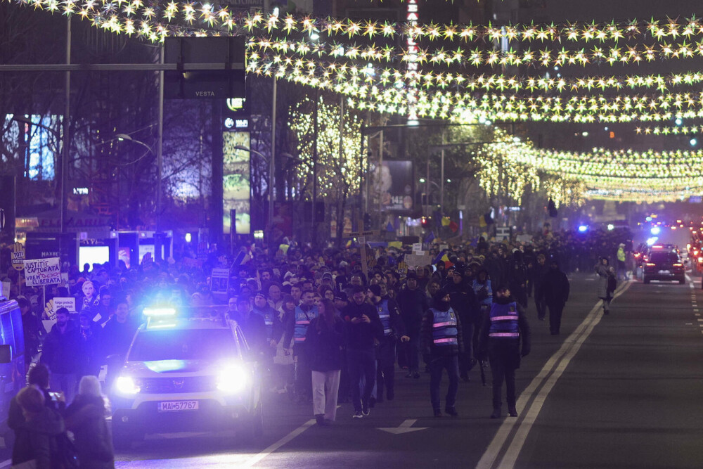 A cincea seară de proteste în Capitală și marile orașe. Românii cer demisia Liei Savonea și schimbări în sistemul de justiție - Imaginea 5