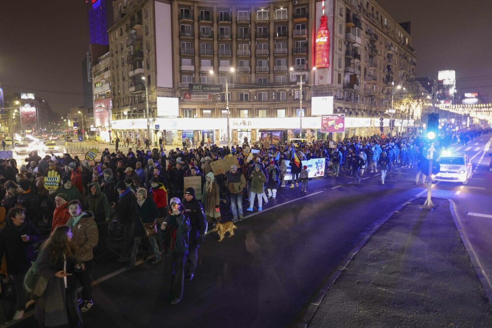 A cincea seară de proteste în Capitală și marile orașe. Românii cer demisia Liei Savonea și schimbări în sistemul de justiție - Imaginea 6