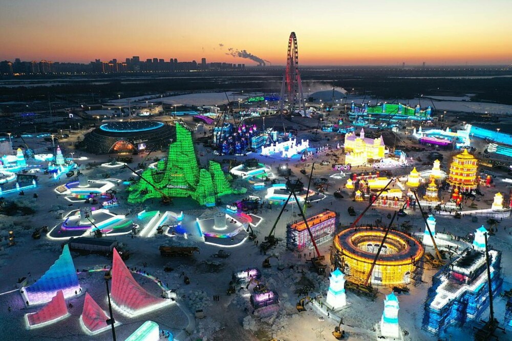 Unde se deschide cel mai mare parc tematic de iarnă din lume. Orașul de gheață își așteaptă vizitatorii | GALERIE FOTO - Imaginea 1