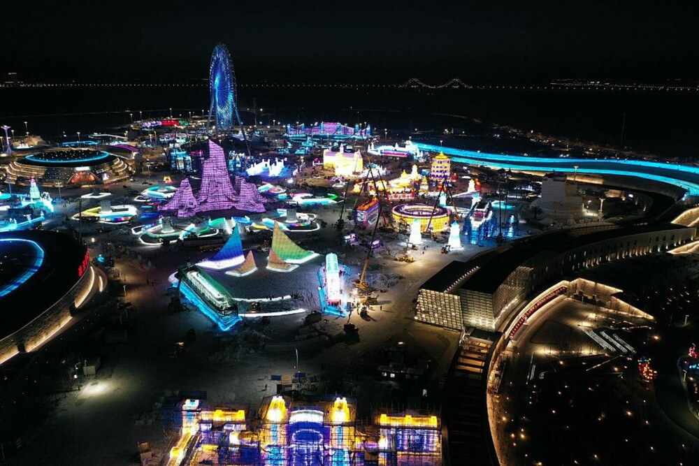 Unde se deschide cel mai mare parc tematic de iarnă din lume. Orașul de gheață își așteaptă vizitatorii | GALERIE FOTO - Imaginea 2