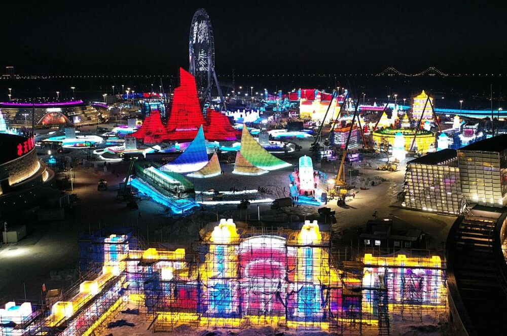 Unde se deschide cel mai mare parc tematic de iarnă din lume. Orașul de gheață își așteaptă vizitatorii | GALERIE FOTO - Imaginea 3