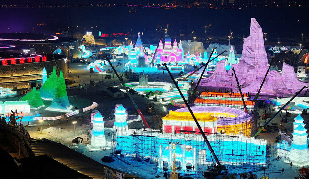 Unde se deschide cel mai mare parc tematic de iarnă din lume. Orașul de gheață își așteaptă vizitatorii | GALERIE FOTO - Imaginea 8