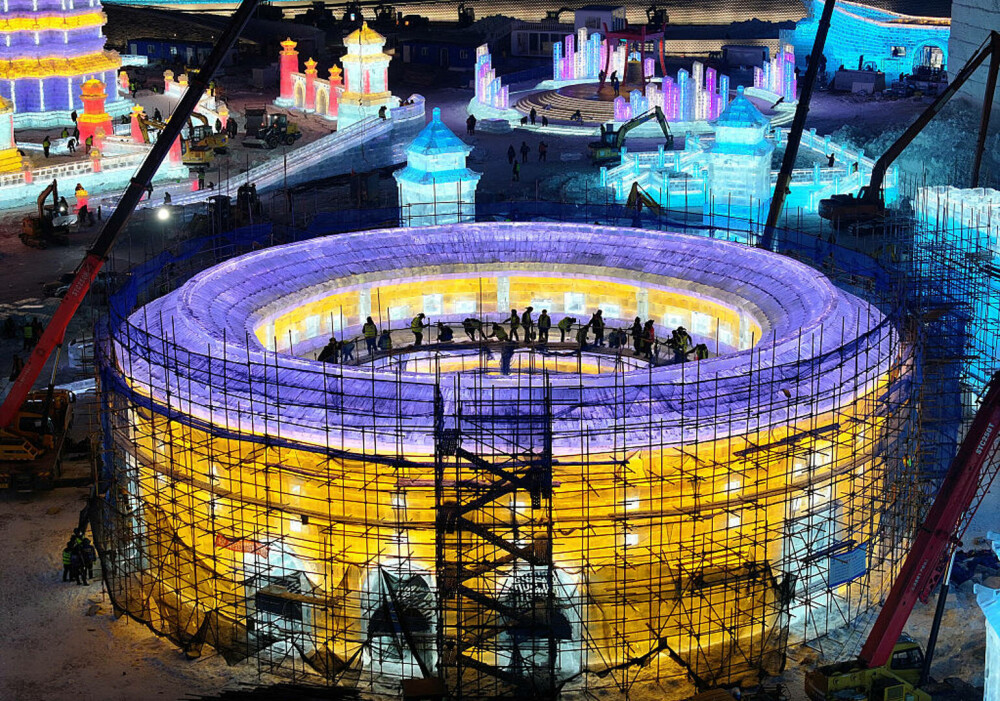 Unde se deschide cel mai mare parc tematic de iarnă din lume. Orașul de gheață își așteaptă vizitatorii | GALERIE FOTO - Imaginea 11