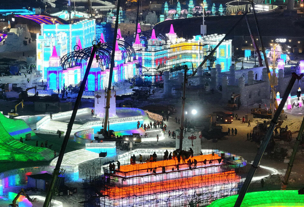 Unde se deschide cel mai mare parc tematic de iarnă din lume. Orașul de gheață își așteaptă vizitatorii | GALERIE FOTO - Imaginea 28