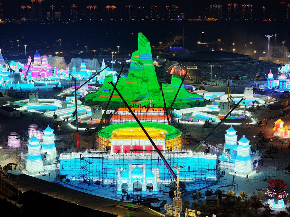 Unde se deschide cel mai mare parc tematic de iarnă din lume. Orașul de gheață își așteaptă vizitatorii | GALERIE FOTO - Imaginea 33