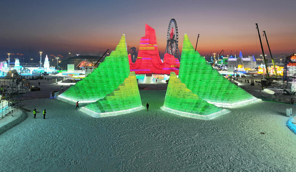 Unde se deschide cel mai mare parc tematic de iarnă din lume. Orașul de gheață își așteaptă vizitatorii | GALERIE FOTO - Imaginea 35