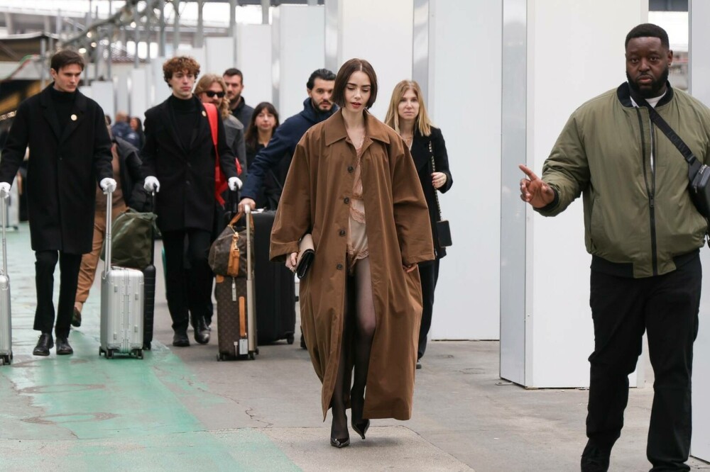 Lily Collins a atras toate privirile la Paris, înainte de premiera noului sezon din „Emily in Paris”. FOTO - Imaginea 6