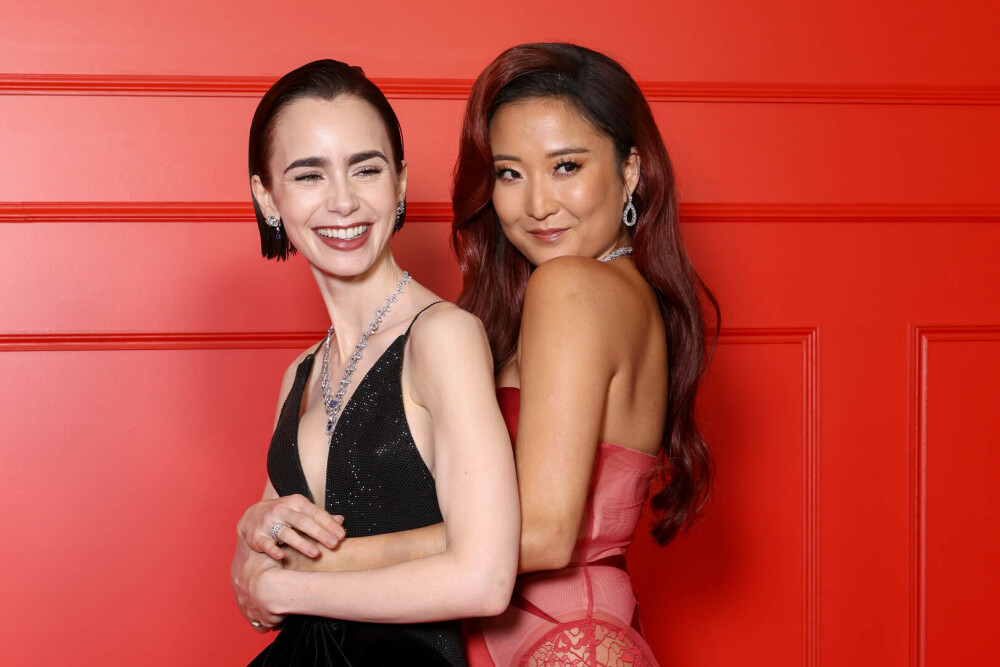 Lily Collins, apariție plină de eleganță pe covorul roșu la Paris, la premiera sezonului cinci „Emily in Paris”. FOTO - Imaginea 3