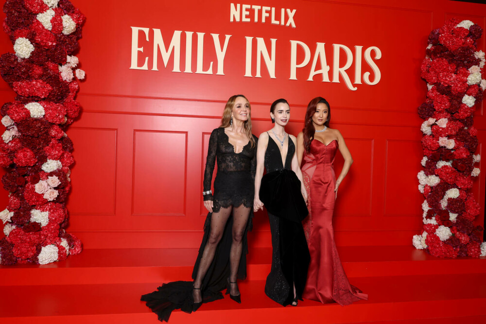 Lily Collins, apariție plină de eleganță pe covorul roșu la Paris, la premiera sezonului cinci „Emily in Paris”. FOTO - Imaginea 6