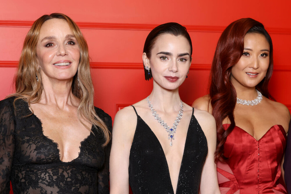 Lily Collins, apariție plină de eleganță pe covorul roșu la Paris, la premiera sezonului cinci „Emily in Paris”. FOTO - Imaginea 7