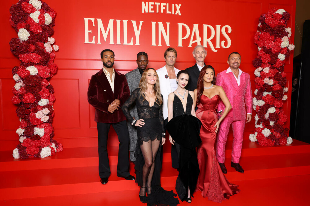 Lily Collins, apariție plină de eleganță pe covorul roșu la Paris, la premiera sezonului cinci „Emily in Paris”. FOTO - Imaginea 8
