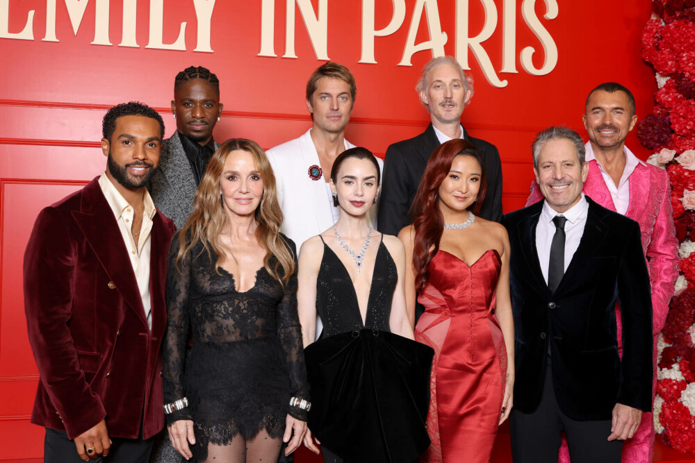 Lily Collins, apariție plină de eleganță pe covorul roșu la Paris, la premiera sezonului cinci „Emily in Paris”. FOTO - Imaginea 11