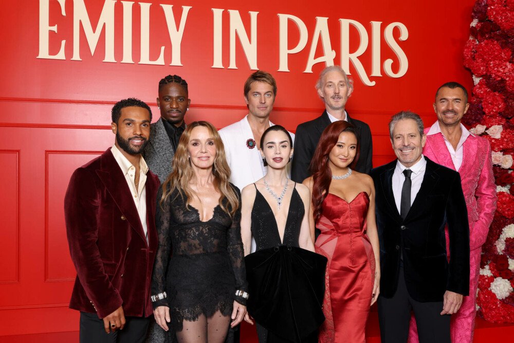 Lily Collins, apariție plină de eleganță pe covorul roșu la Paris, la premiera sezonului cinci „Emily in Paris”. FOTO - Imaginea 12